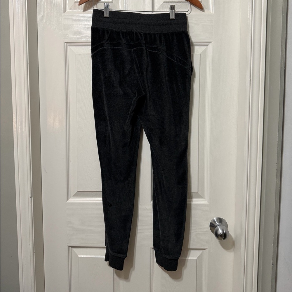 Lululemon warm down jogger *velour size 4 euc